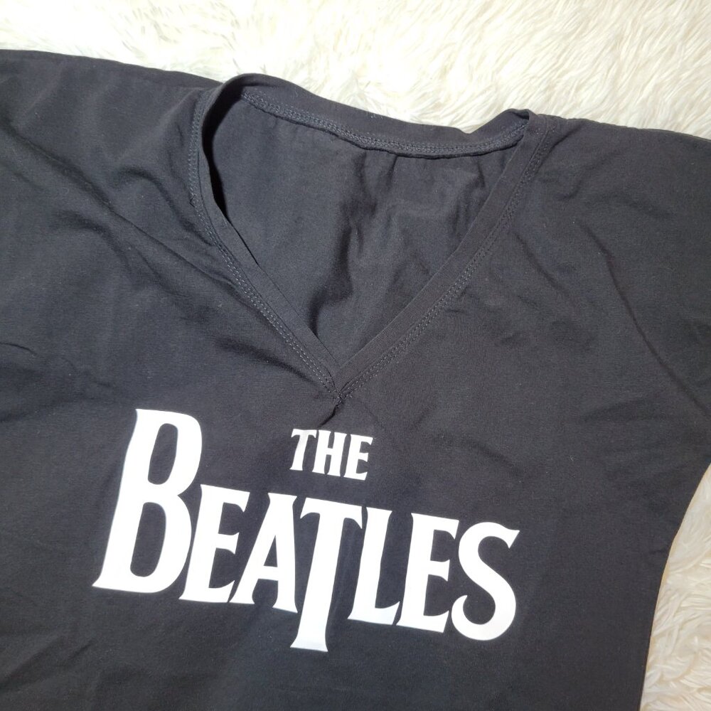 Classic V-Neck The Beatles Logo Essential Rock N Roll Graphic T-Shirt - Picture 3 of 5